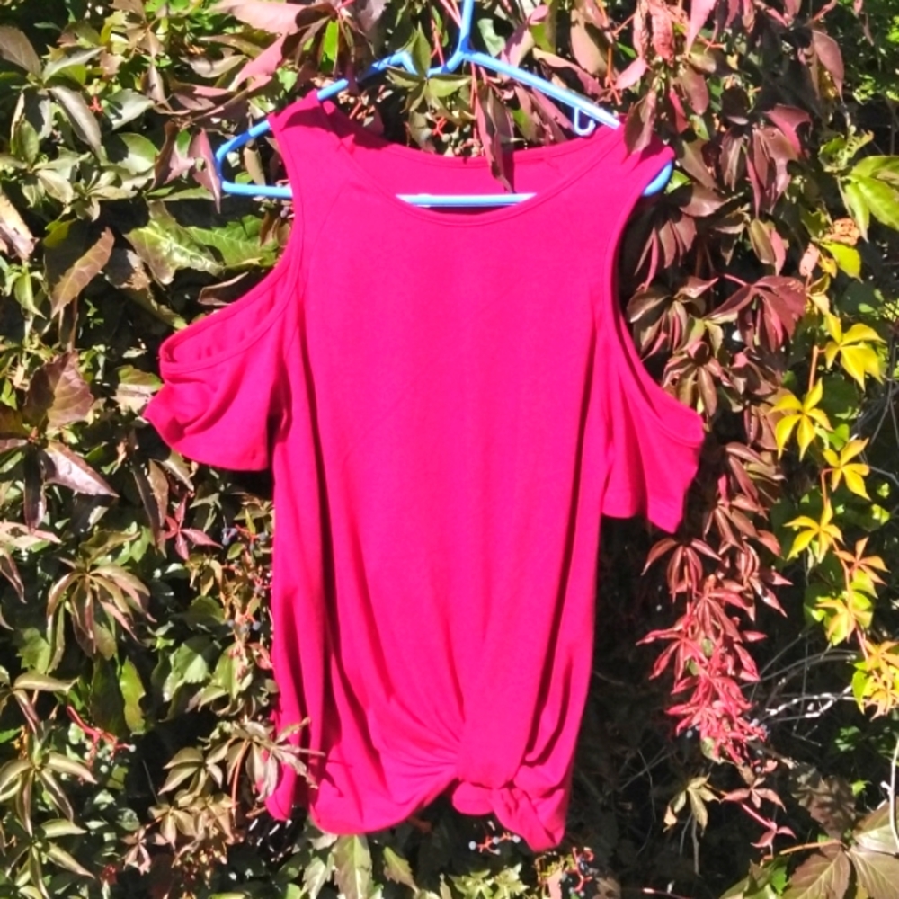 Woman's split sleeve top